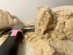 Läs mer om artikeln Why Brown Sugar Hardens and How to Fix It